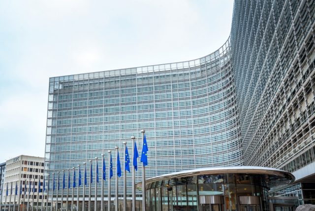 Komisja Europejska pozywa Polskę za brak wdrożenia dyrektywy klimatycznej. Grożą milionowe kary