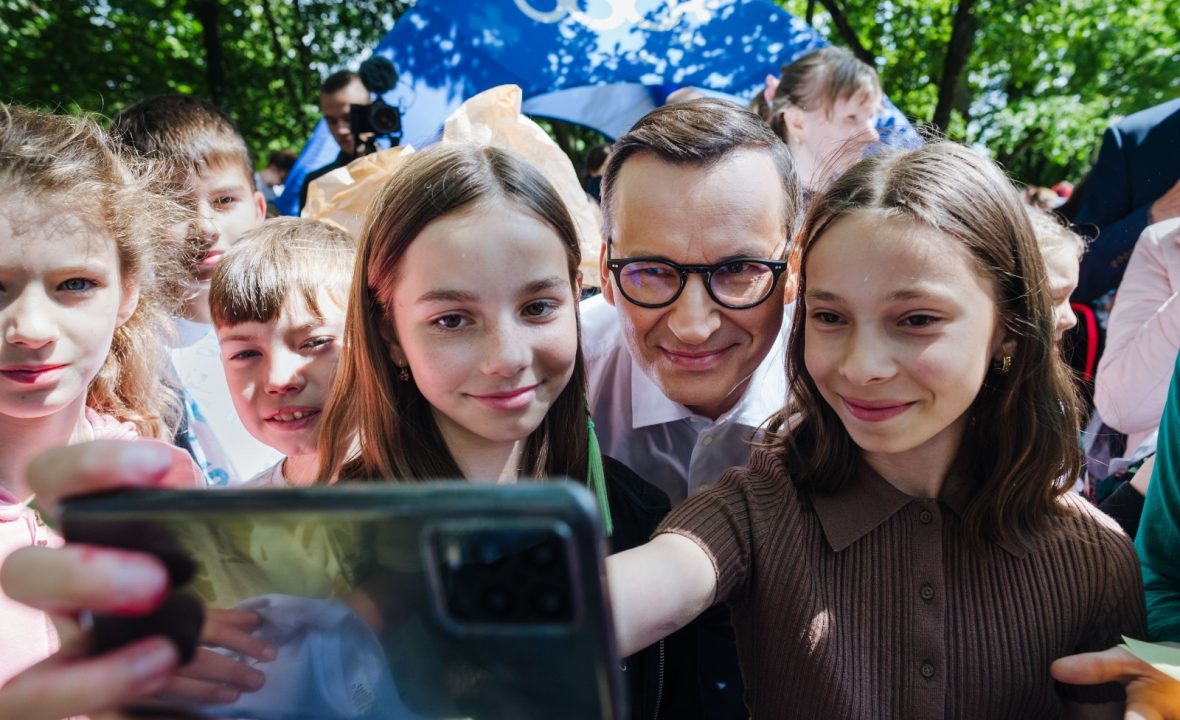 800 plus i świadczenia rodzinne: gdzie sprawdzić wniosek, termin i płatność