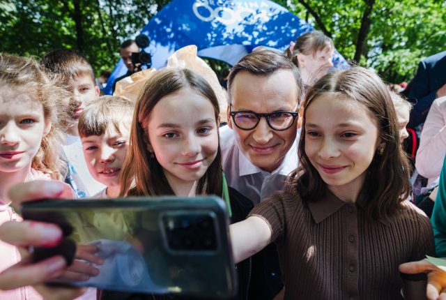 800 plus i świadczenia rodzinne: gdzie sprawdzić wniosek, termin i płatność
