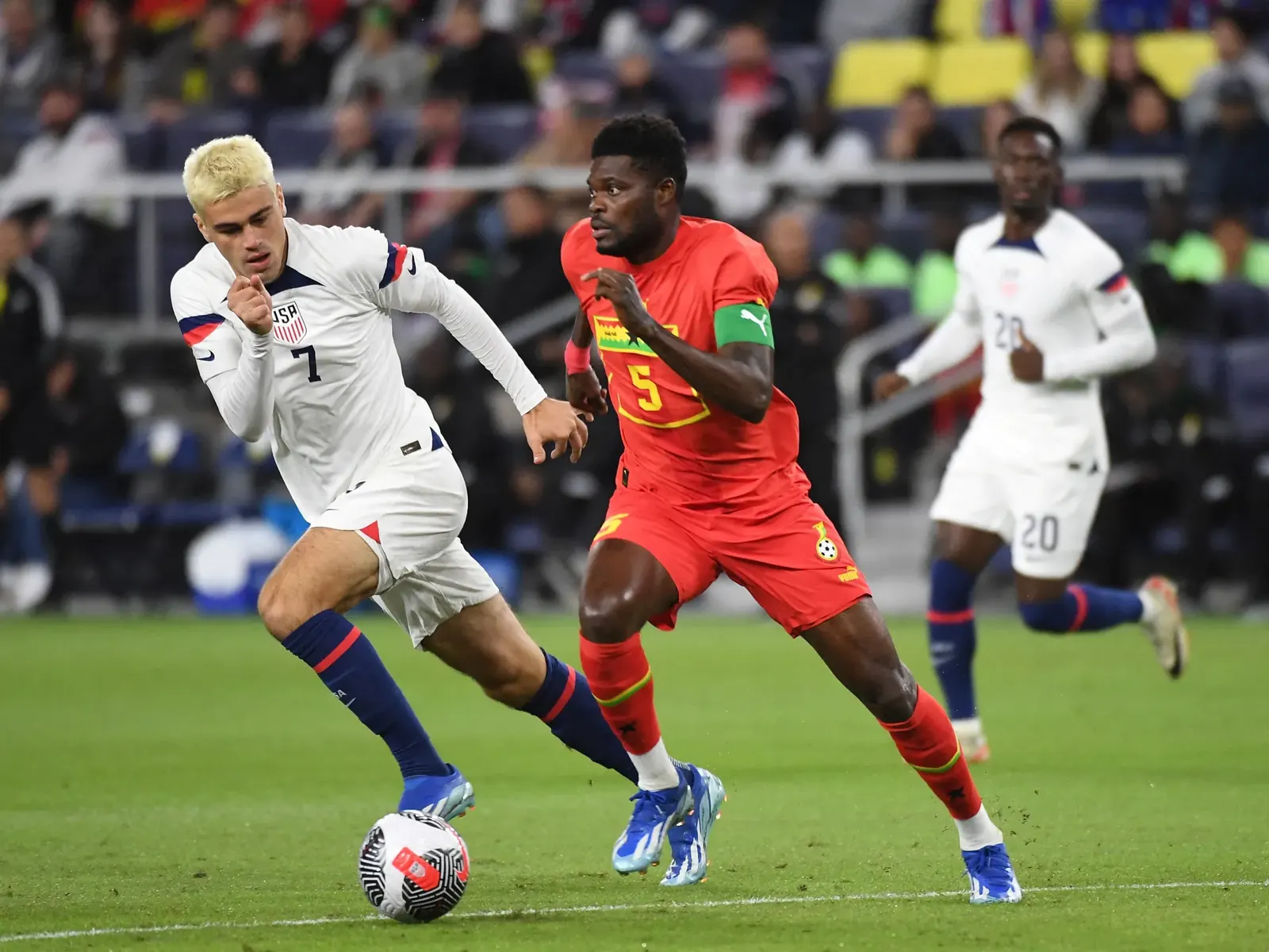 Pomocnik Thomas Partey grający w meczu reprezentacji Ghany