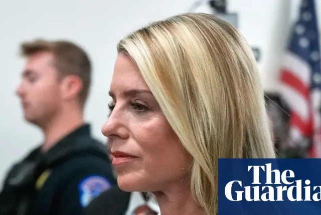 Pam Bondi wskazuje Todda Blanche’a jako odpowiedzialnego za ujawnienie akt Epsteina
