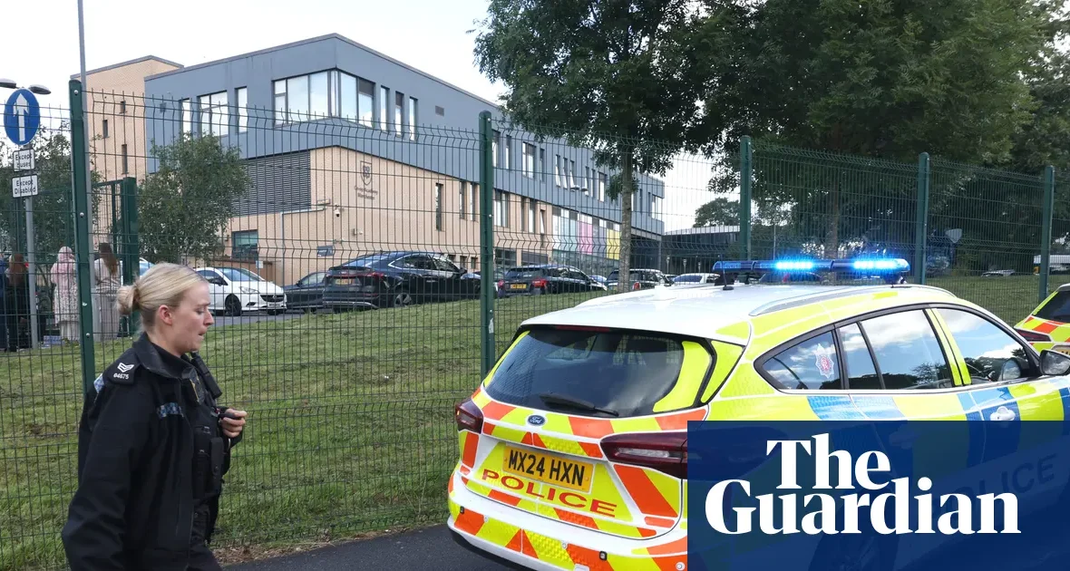 Jednostka antyterrorystyczna bada potrójne pchnięcie nożem w szkole w Manchesterze