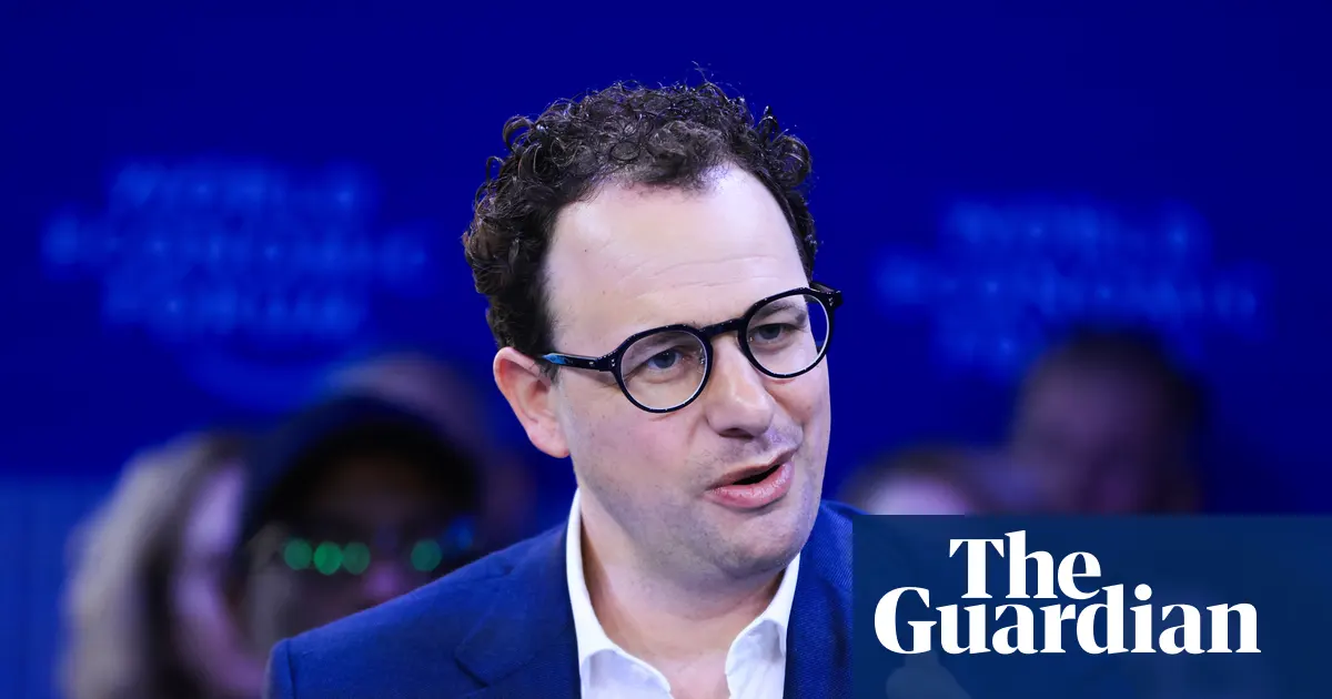 Serwerownia z migającymi światłami, symbolizująca zaawansowane systemy sztucznej inteligencji