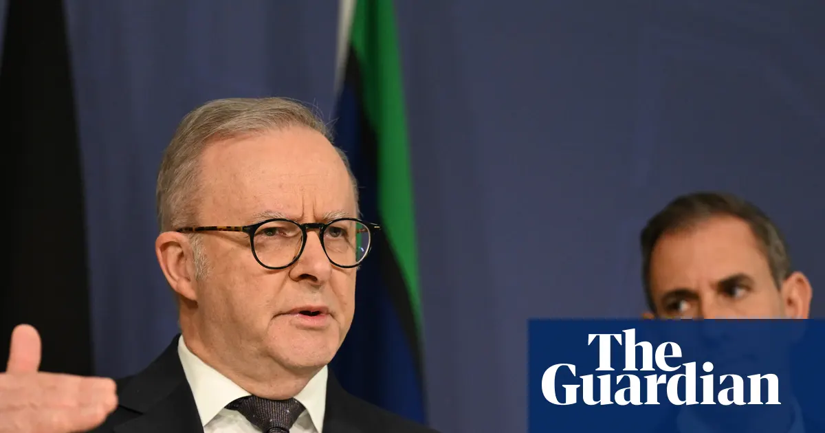 Zdjęcie przedstawiające budynek Parlamentu Australii w Canberze, symbolizujące negocjacje polityczne.