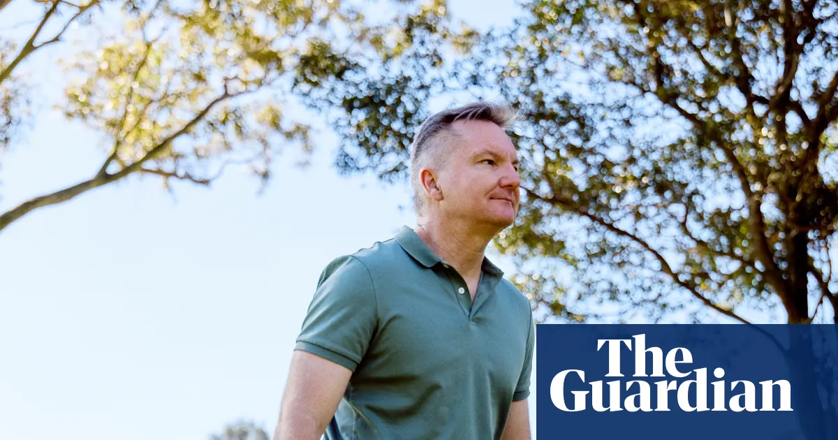 Chris Bowen, minister klimatu i energii Australii, podczas konferencji klimatycznej w Bonn, dyskutujący o przyszłości eksportu energii.