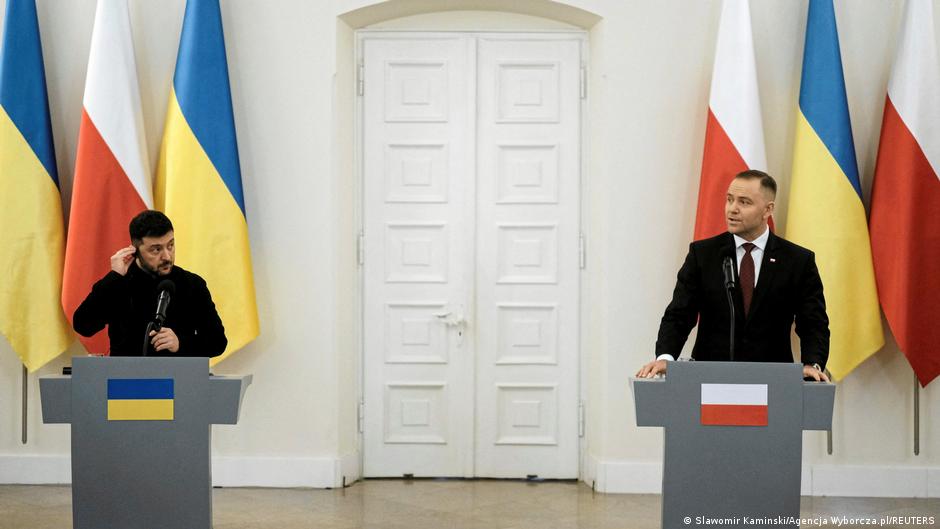 Prezydenci Polski i Ukrainy, Karol Nawrocki i Wołodymyr Zełenski, podczas spotkania w Warszawie.