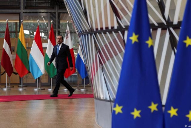 Szczyt UE: Przedłużenie sankcji wobec Rosji i dyskusje o Ukrainie