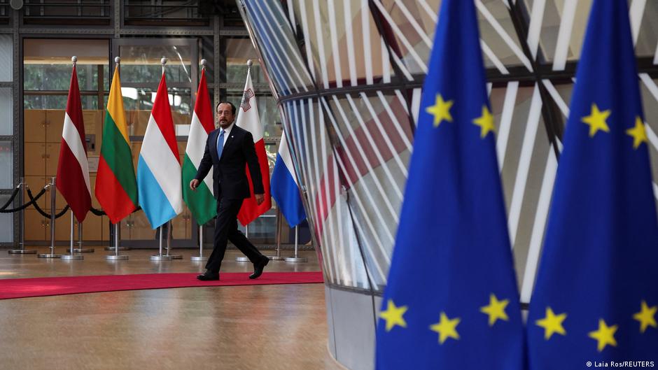 Szczyt UE: Przedłużenie sankcji wobec Rosji i dyskusje o Ukrainie