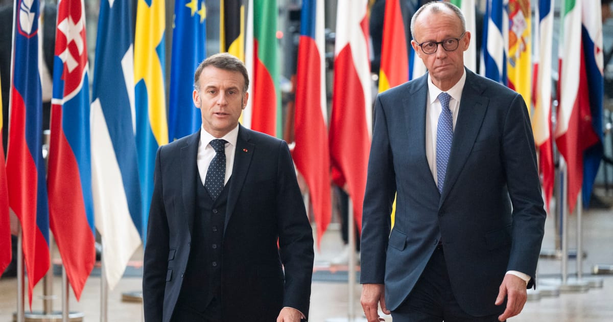 Prezydenci Francji i Niemiec, Emmanuel Macron i Friedrich Merz, podczas szczytu Unii Europejskiej z krajami Bałkanów Zachodnich w Czarnogórze.