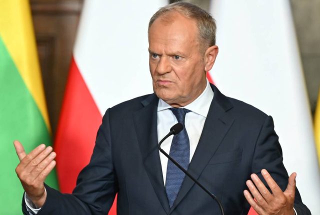 Byli premierzy krytykują Tuska za wplątywanie się w sprawę Szpitala Południowego