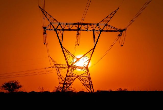 Upały testują polską energetykę: Rośnie zużycie energii i ryzyko lokalnych awarii