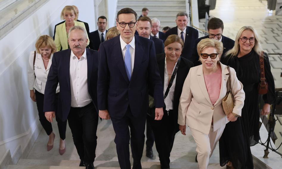 Morawiecki zakłada nowy klub parlamentarny. 40 posłów i senatorów opuszcza strukturę PiS
