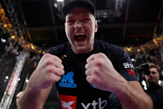 Tyson Fury zmusił Mariusza Wacha do poddania w Tajlandii – przed walką z Joshuą