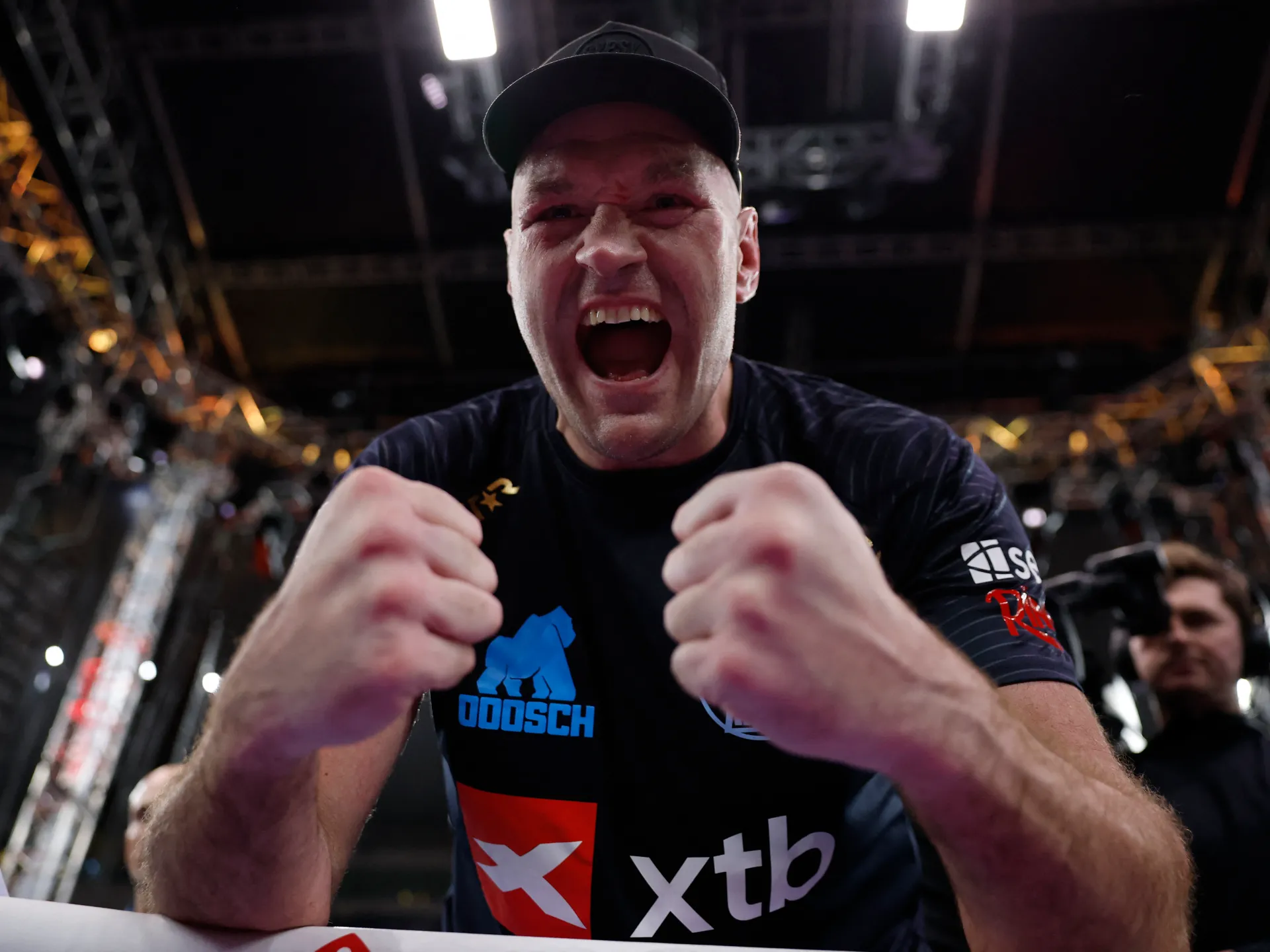 Tyson Fury podczas treningu bokserskiego w ringu