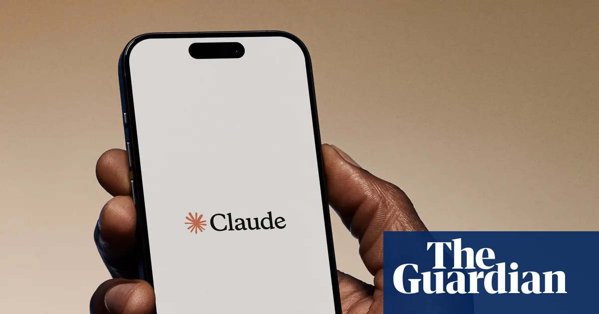 Interfejs modelu sztucznej inteligencji Claude od Anthropic na monitorze komputera