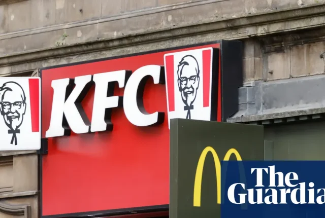Posłowie wzywają do zakazu otwierania fast foodów w pobliżu szkół w celu walki z otyłością
