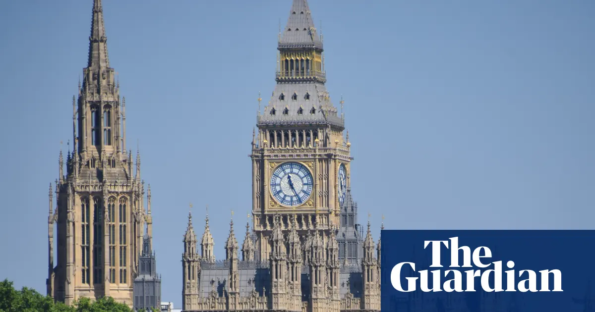 Zdjęcie przedstawiające budynek Parlamentu w Westminsterze, symbolizujące potrzebę przejrzystości w lobbingu.
