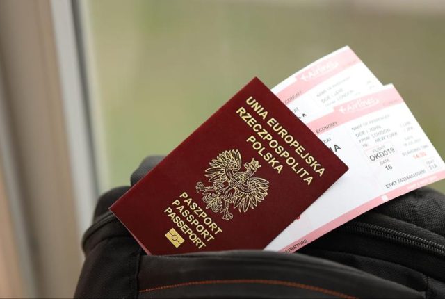 Polski paszport na 6. miejscu w rankingu siły dokumentów. Wyprzedziliśmy USA i Kanadę