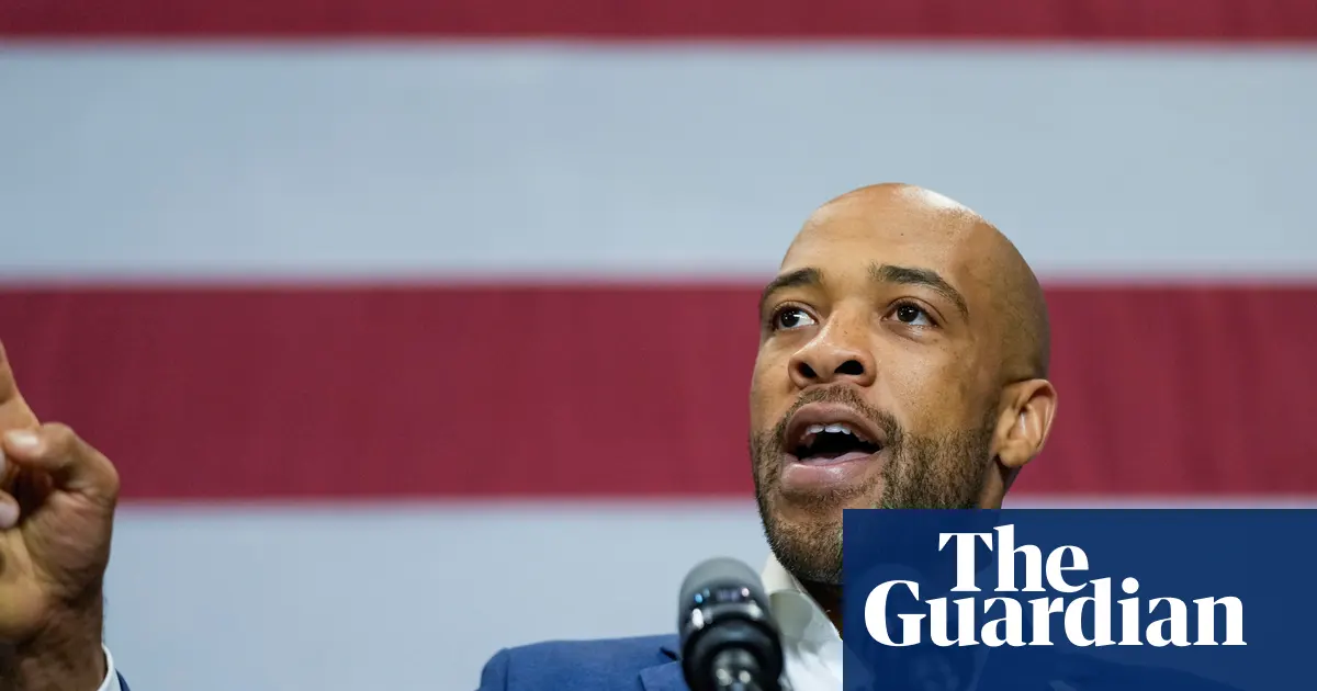 Mandela Barnes, były wicegubernator stanu Wisconsin, podczas wystąpienia na wiecu wyborczym w Milwaukee w 2022 roku.