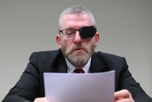 Grzegorz Braun ogłasza mundurowych na listach KKP. Stałe piąte miejsce w każdym okręgu