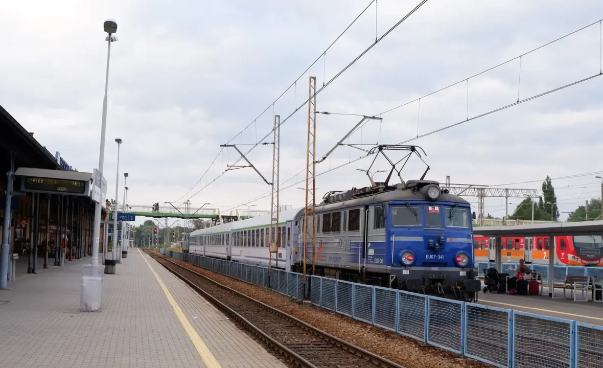 Tragedia na torach w Trzebini: pociąg śmiertelnie potrącił człowieka