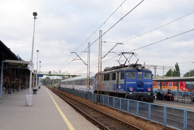 Tragedia na torach w Trzebini: pociąg śmiertelnie potrącił człowieka