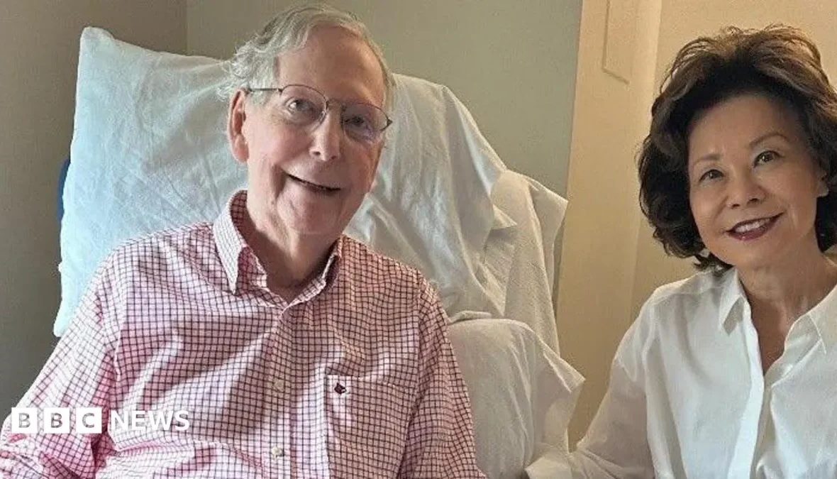 Senator Mitch McConnell o swojej nieobecności: upadek i zapalenie płuc