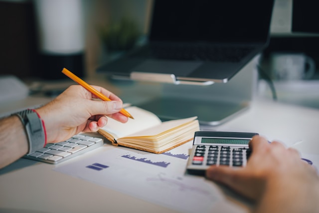 Finansowa Odwilż w Polskich Domach? Financial Wellness Index Rośnie, ale Wakacje Weryfikują Optymizm