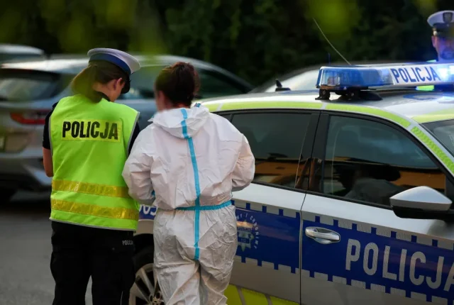 Tragedia w Skawinie: Cztery osoby nie żyją, w tym noworodek. Wstępne ustalenia wskazują na użycie ostrego narzędzia.