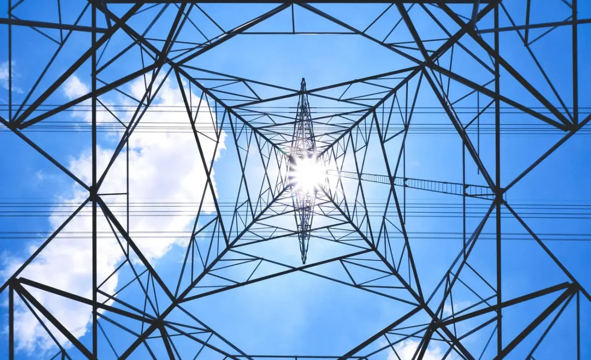 Polska energetyka w obliczu letnich wyzwań: sieć przesyłowa kluczowa dla transformacji