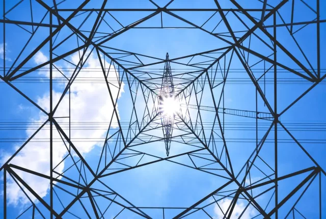 Polska energetyka w obliczu letnich wyzwań: sieć przesyłowa kluczowa dla transformacji