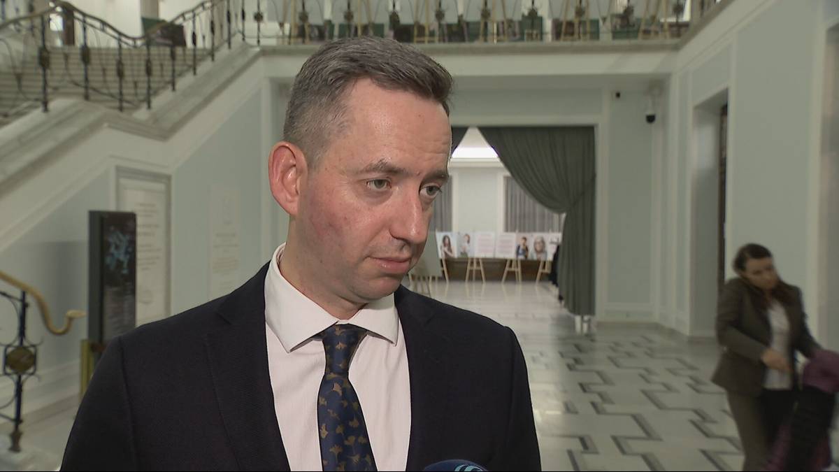 Maciej Ociepa podczas konferencji prasowej