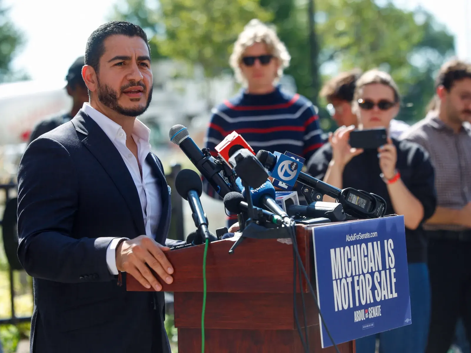 Abdul El-Sayed podczas wystąpienia po zwycięstwie w prawyborach w Michigan