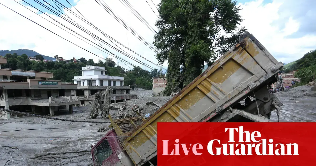 Akcja ratunkowa na terenach dotkniętych powodzią w Nepalu