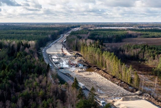 Łotwa szuka dodatkowych 4 mld euro z UE na Rail Baltica. Premier chce oszczędzać na peronach i stacjach