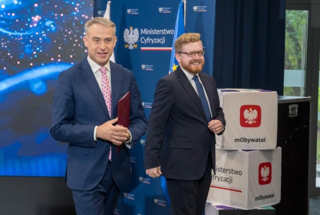 Ministerstwo Cyfryzacji opublikuje rejestr systemów AI w administracji. Watchdog domaga się przejrzystości