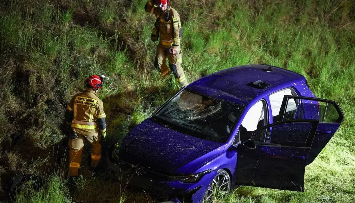 Tragedia w Krakowie. Kierowca wjechał w pieszych na chodniku, nie żyją dwie osoby