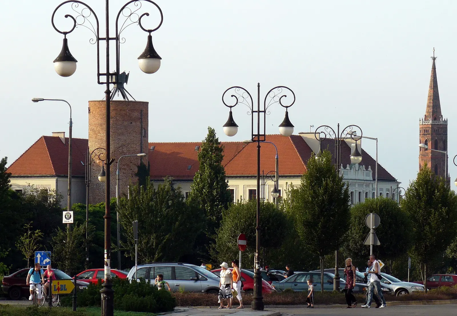 System antydronowy montowany na budynku w centrum Warszawy – wizualizacja sprzętu do wykrywania bezzałogowych statków powietrznych