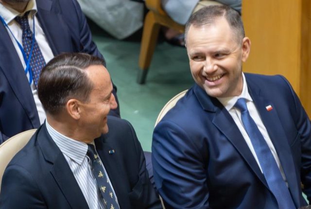 Sikorski: „Wara panu prezydentowi od rządzenia Polską”. MSZ kontra Nawrocki w rok po zaprzysiężeniu