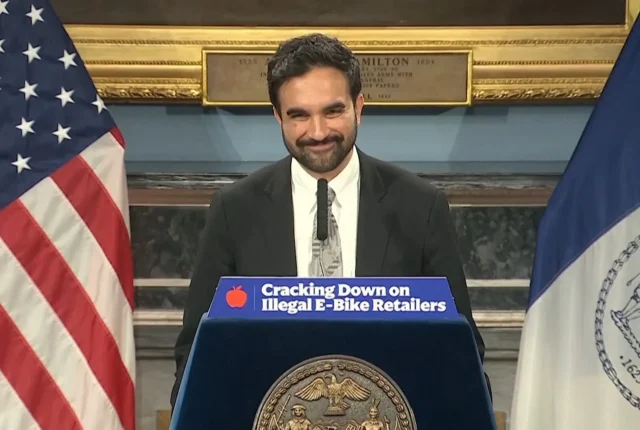 Wybory w USA: Abdul El-Sayed wygrywa prawybory w Michigan, Zohran Mamdani komentuje wynik