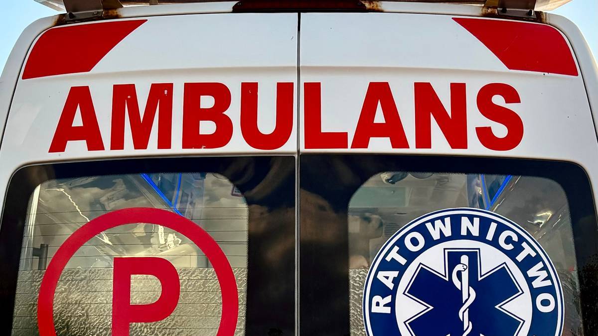 Radiowóz policyjny i miejsce interwencji na Podlasiu