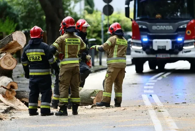 Wichury nad Polską: Ponad 1100 interwencji strażaków i cztery osoby ranne w Reczu