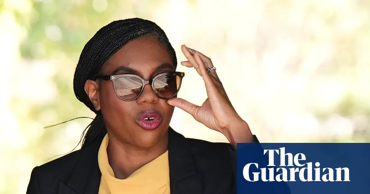 Kemi Badenoch, liderka brytyjskich konserwatystów, podczas wystąpienia prasowego w Londynie