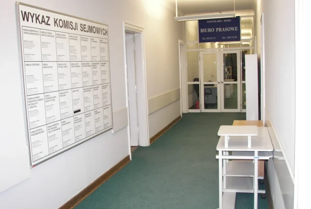 Polska wciąż z nadmiernym deficytem. Bruksela ma ograniczone narzędzia nacisku