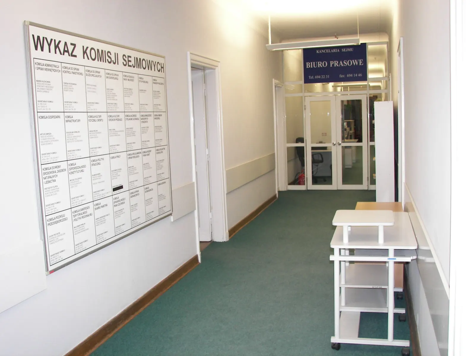 Flagi Polski i Unii Europejskiej przed siedzibą instytucji unijnych w Brukseli
