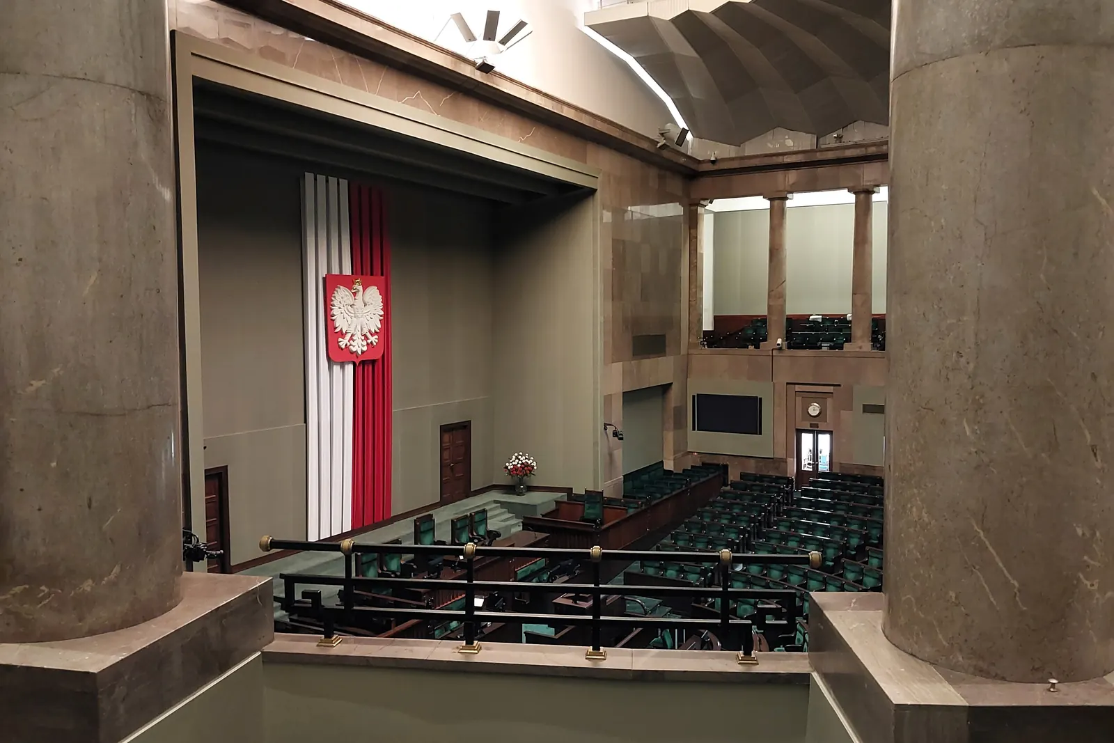 Sala obrad Sejmu RP jako tło dla debaty o komisji śledczej w sprawie Zondacrypto