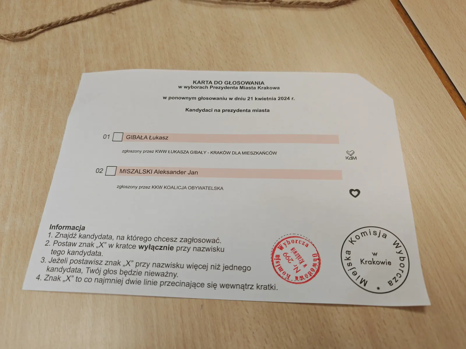 Łukasz Gibała podczas konferencji prasowej w dniu wyborów na prezydenta Krakowa, wrzesień 2026