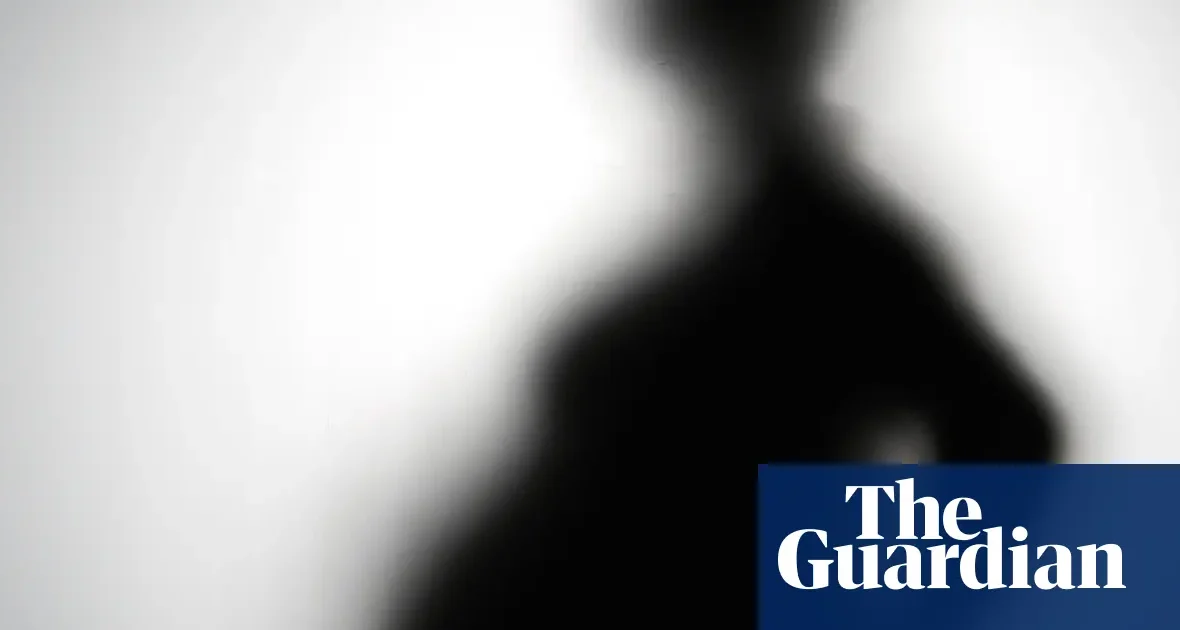 NSW: braki kadrowe w ochronie dzieci zamykały zgłoszenia prenatalne bez dalszej pracy