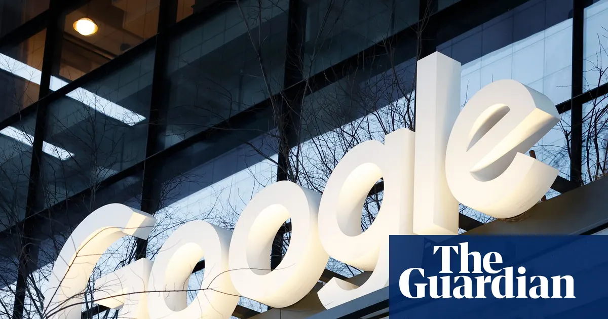 Logo Google przed budynkiem należącym do koncernu