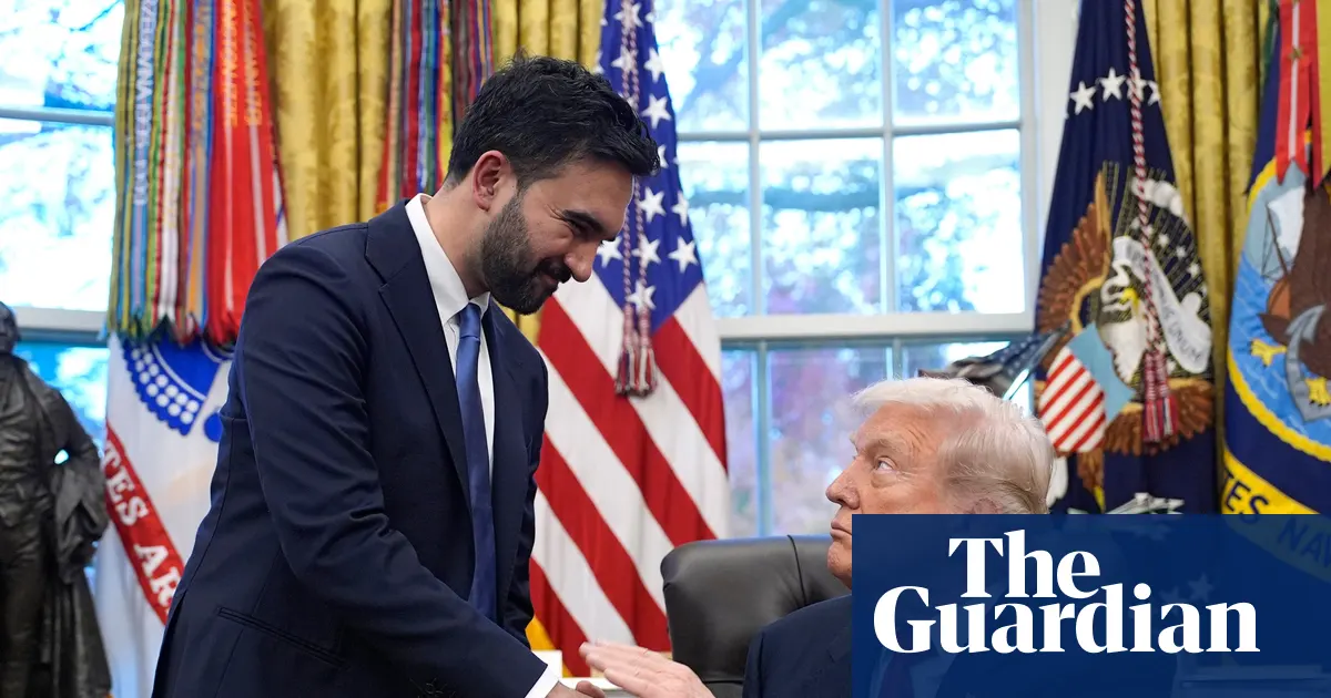 Donald Trump i Zohran Mamdani ściskają sobie dłonie po spotkaniu w Gracie Mansion w Nowym Jorku
